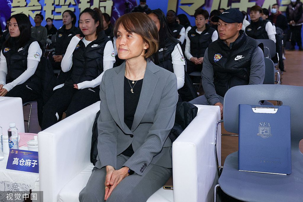 孙宏斌道：关于这个车主的身份还挺神秘的，而且人家特别低调，这辆车买走之后，好像今天还是第一次开出来。